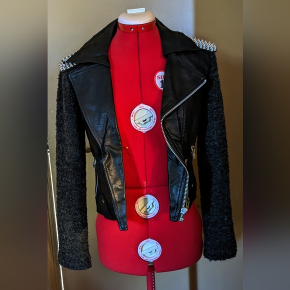 Black Faux Leather Cross jacket Sz Small - Picture 2 of 5